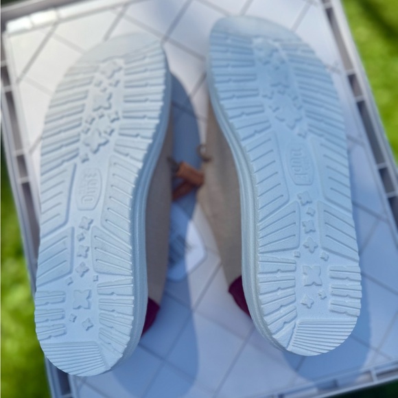 Hey Dude Tan White Maroon Wendy Chambray Boho Casual Moccasin Shoes New w/ Tags - Picture 12 of 14